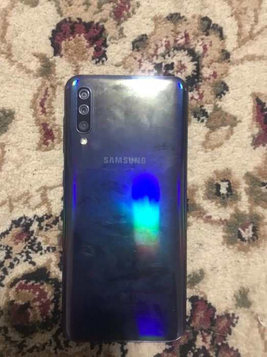 Продам Самсунг А50 40тыс