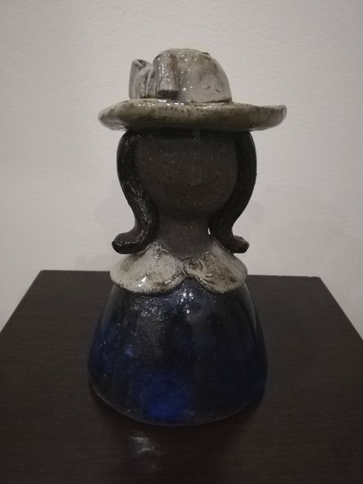 Керамична фигурка – камбанка, ръчна изработка. Арт керамика.