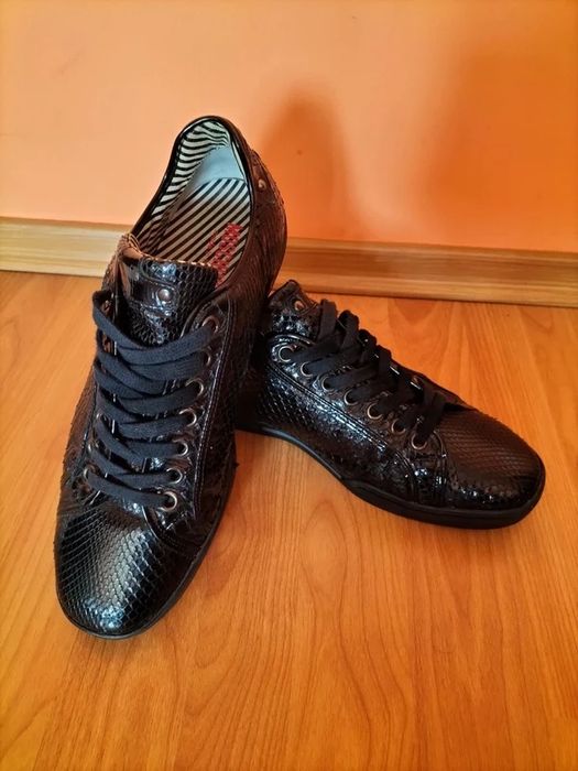 Adidași originali Moschino