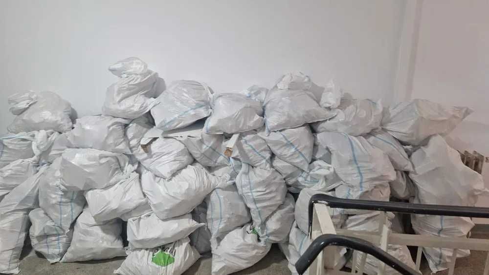 Firma Debarasare Moloz / Debarasare Apartamente / Evacuare mobila / Demolat Pereti / Container