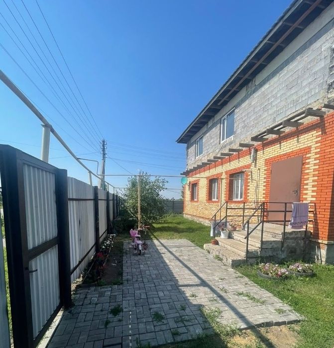 Дом двухэтажный сев западном мкр.
