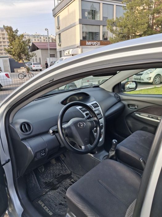 Продам Toyota Yaris 1.5 м/т
