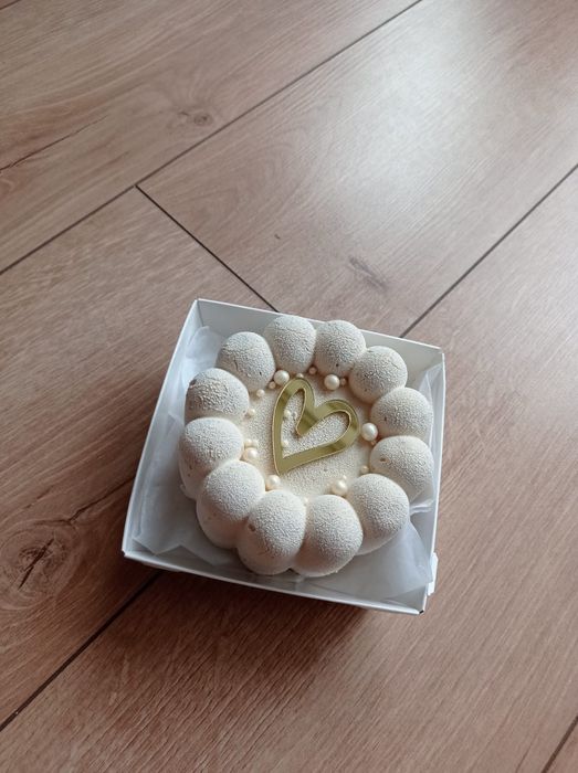 Муссовые бенто торты