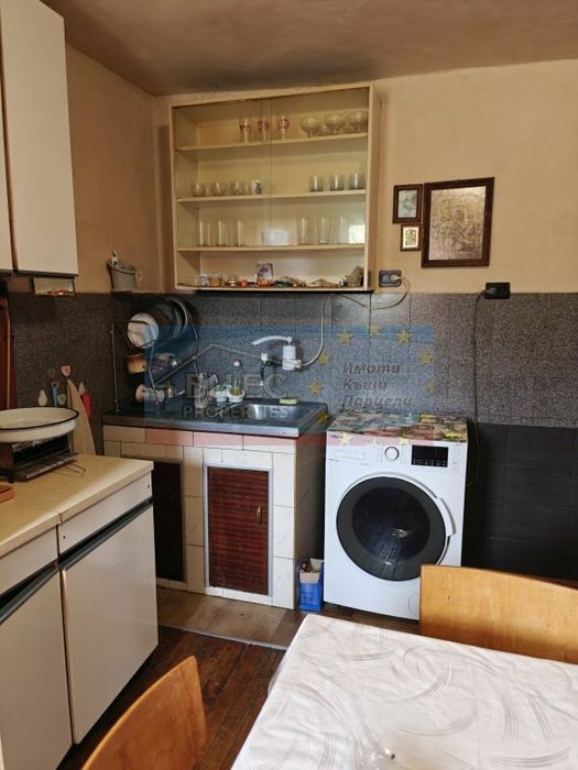 Къща в кв. Кристал