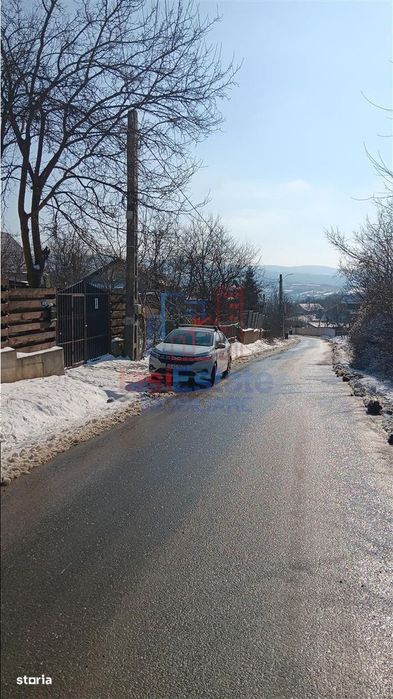 Sat Cercu com Barnova Teren 3000mp cu casa batranesca la str asfaltata