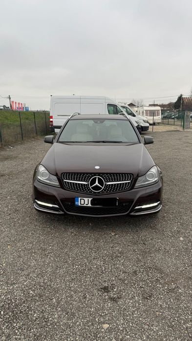 Vând Mercedes C clasa