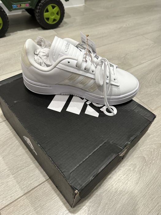 Продам кроссовки