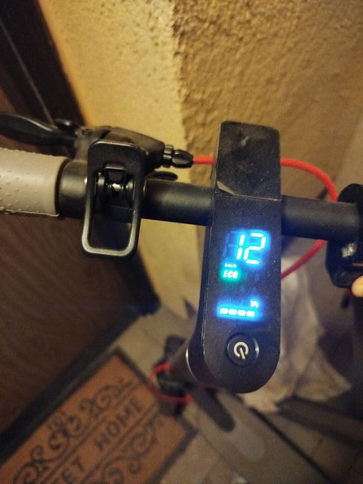 Trotinea electrica 31km/h maxim 25km autonomie