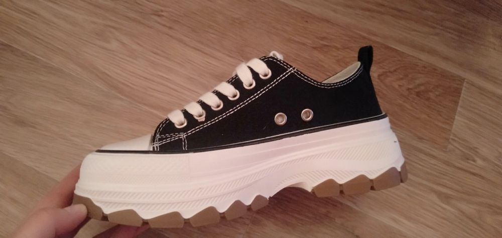 Продам новые кеды