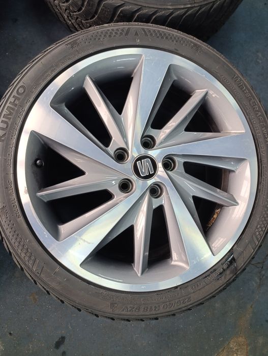 Jante originale Seat Leon ,anvelope iarna 225 40 18 Kumho dot 2022