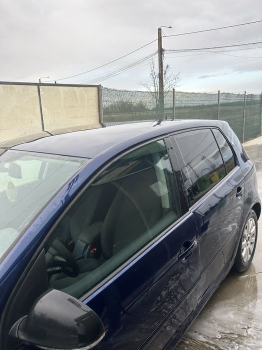 Vând golf V 1.9 TDI 105 CP