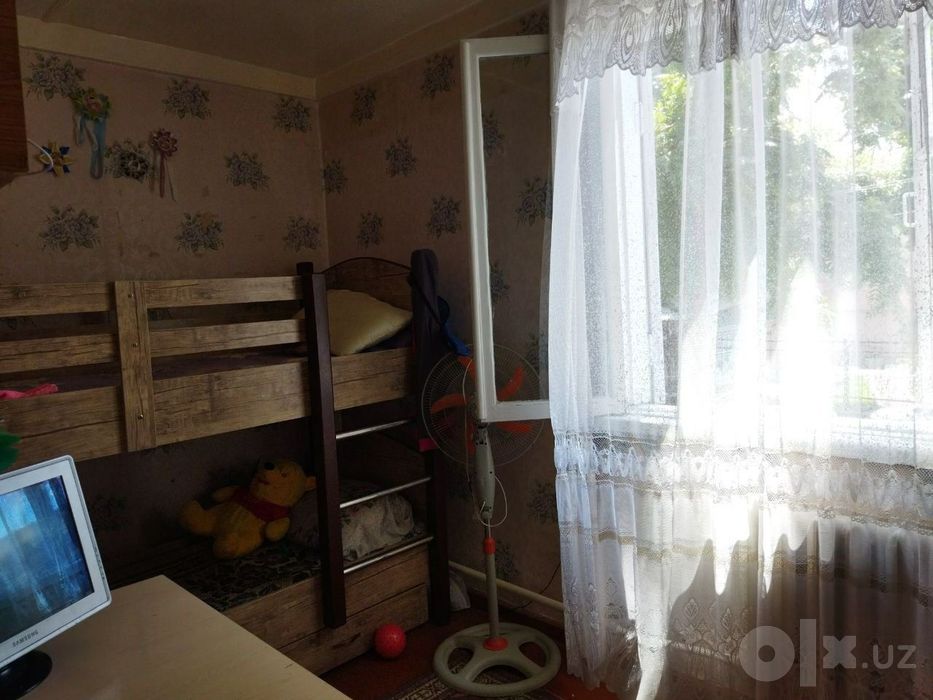 Продам спутник1 3ком 1этаж 2этажки с ремонтом в деревянном доме