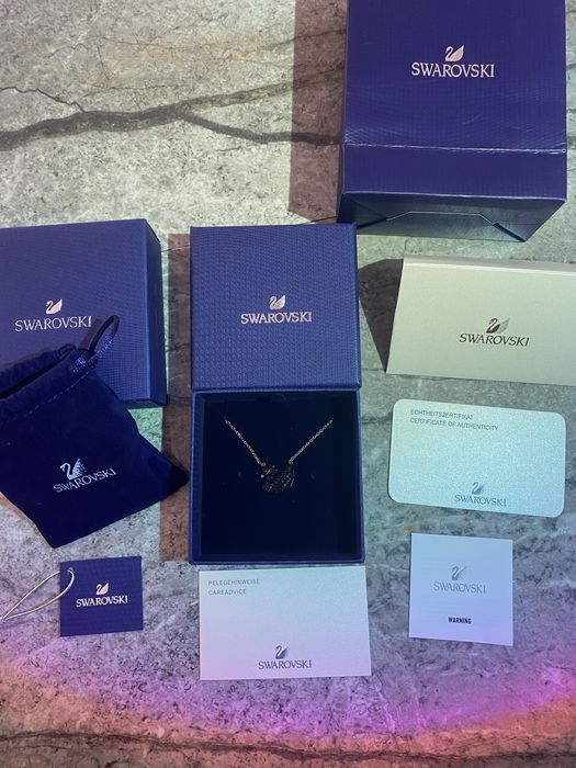 Lantisor / Colier / Pandantiv Swarovski Iconic Swan Black