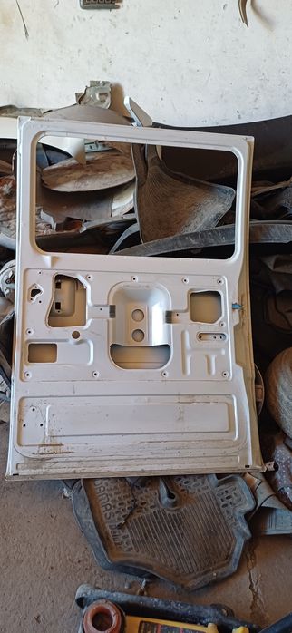 Damas pasajir tomon orqa eshik