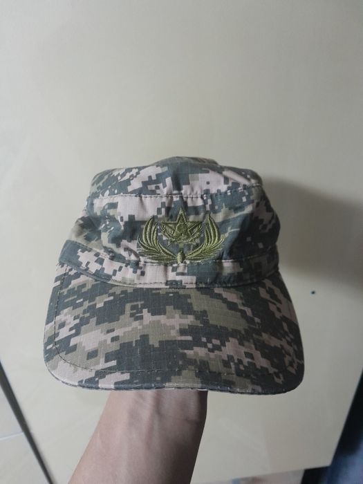 Бушлат, ватник , китель, брюки, ушанка , кепка.