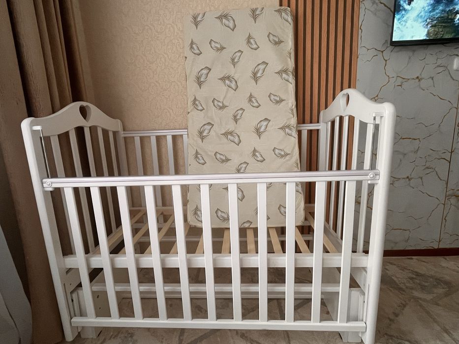 Продам кроватку маятник