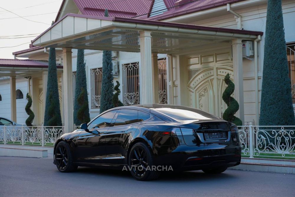 Tesla model S dual motors