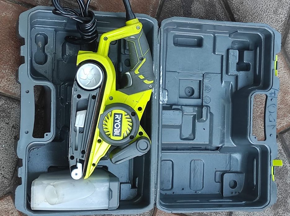 Slefuitor cu aspirator  RYOBI  EBS 800V