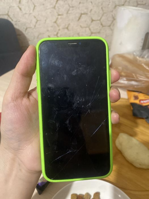 Айфон 10 экран сломан а так все рабочий