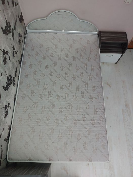 Обзавеждане за стая- легло, гардероб, бюро, шкафче, тоалетка