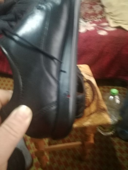 Vand pantofi de bărbat