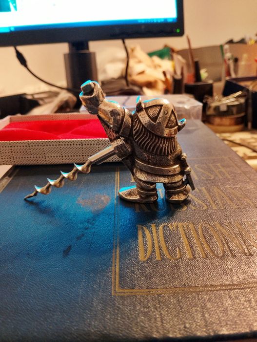 Масивен метален сувенир от Норвегия- викинг с отварачка за вино