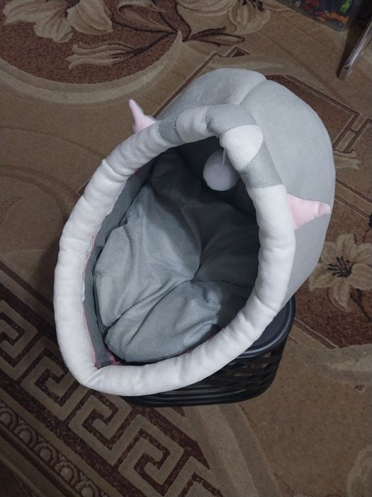 Для кошек котов  лежанка.