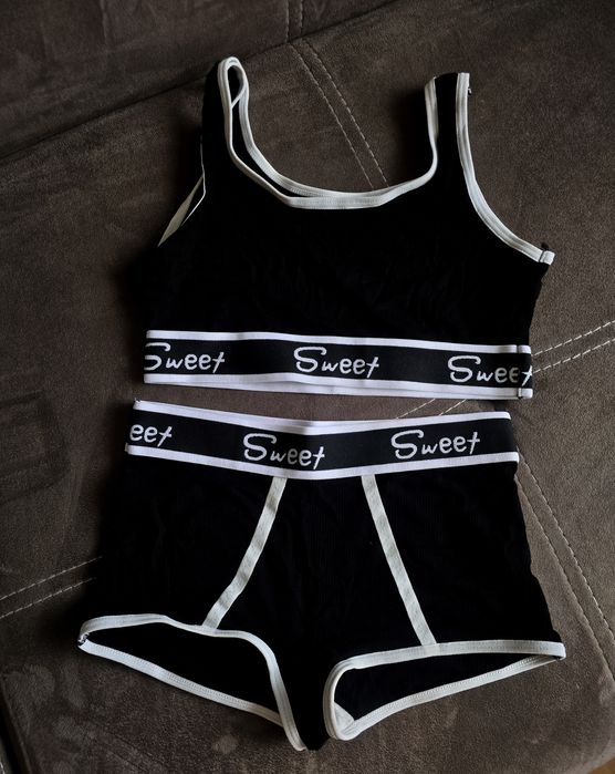Комплект къс топ с къси панталонки и къс топ с боксерки