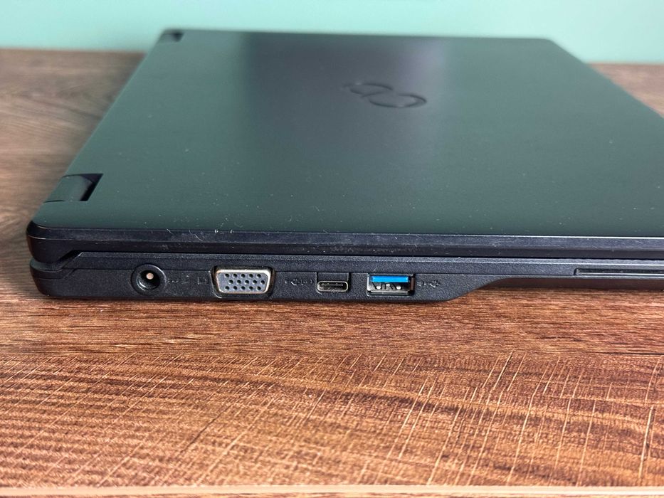 Лаптоп Fujitsu LifeBook E548 i5-8250U/8GB/256GB NVMe/14" FullHD/HDMI