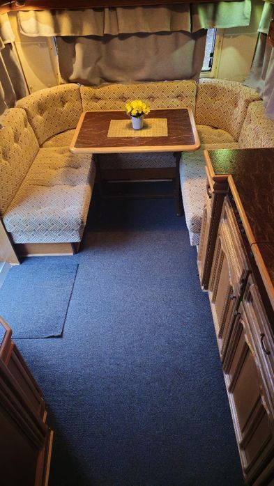 Vând rulotă Hobby 535 Prestige – pregătită pentru off-camping, stare f