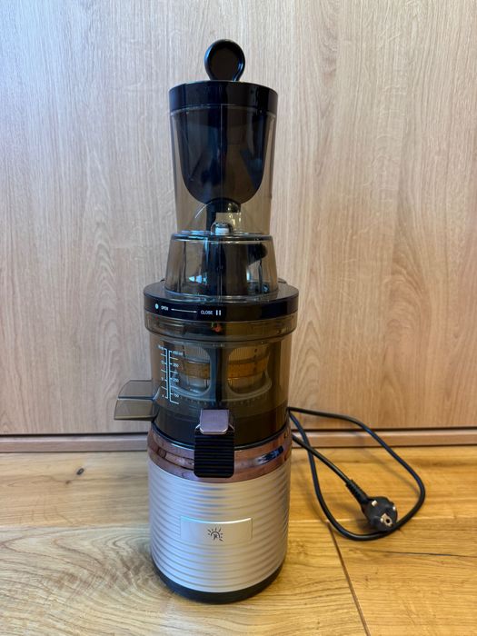 Бавнооборотна студено-пресоваща сокоизстисквачка