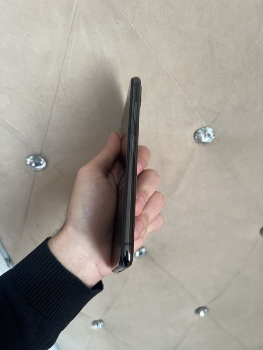 Продам IPhone XS max 64gb