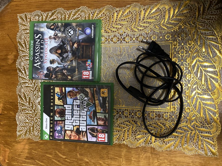 Vând Xbox One X 4k 1TB