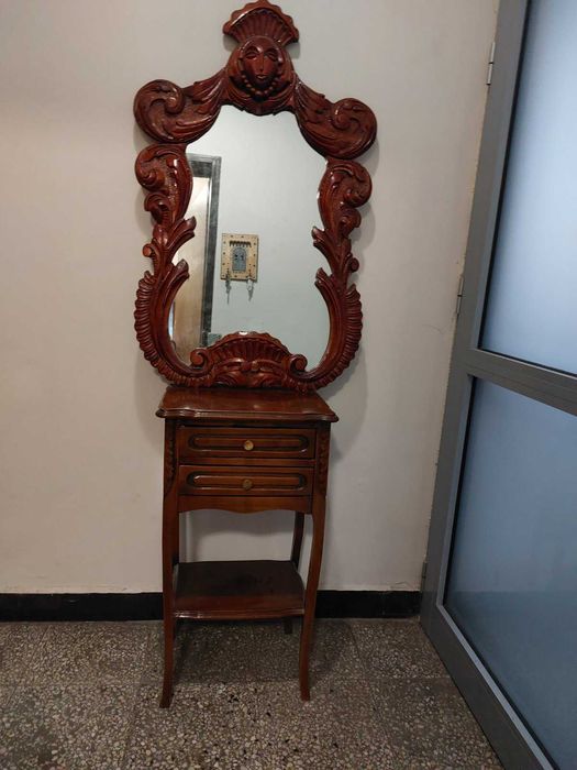 Шкаф и огледало с дърворезба