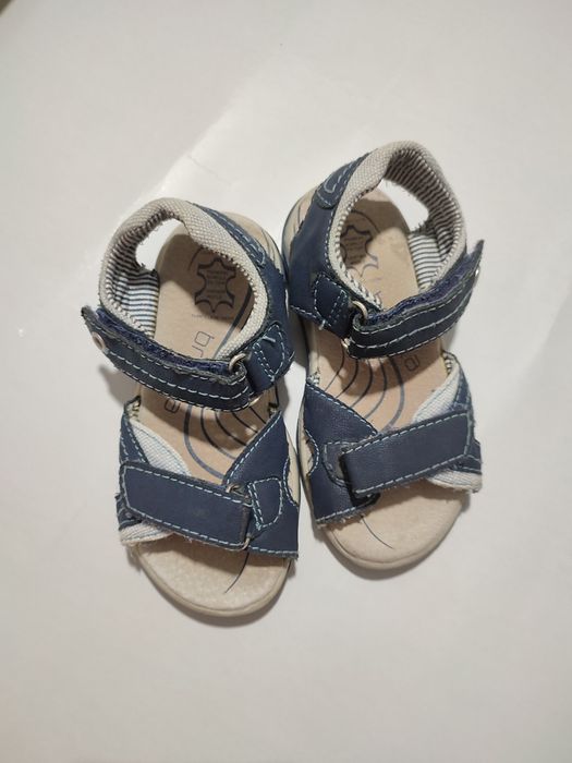 Обувь мальчику, сандали и кросовки