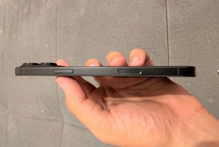 Vând iPhone 16 Pro Max Black