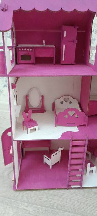 Продаётся кукольный дом