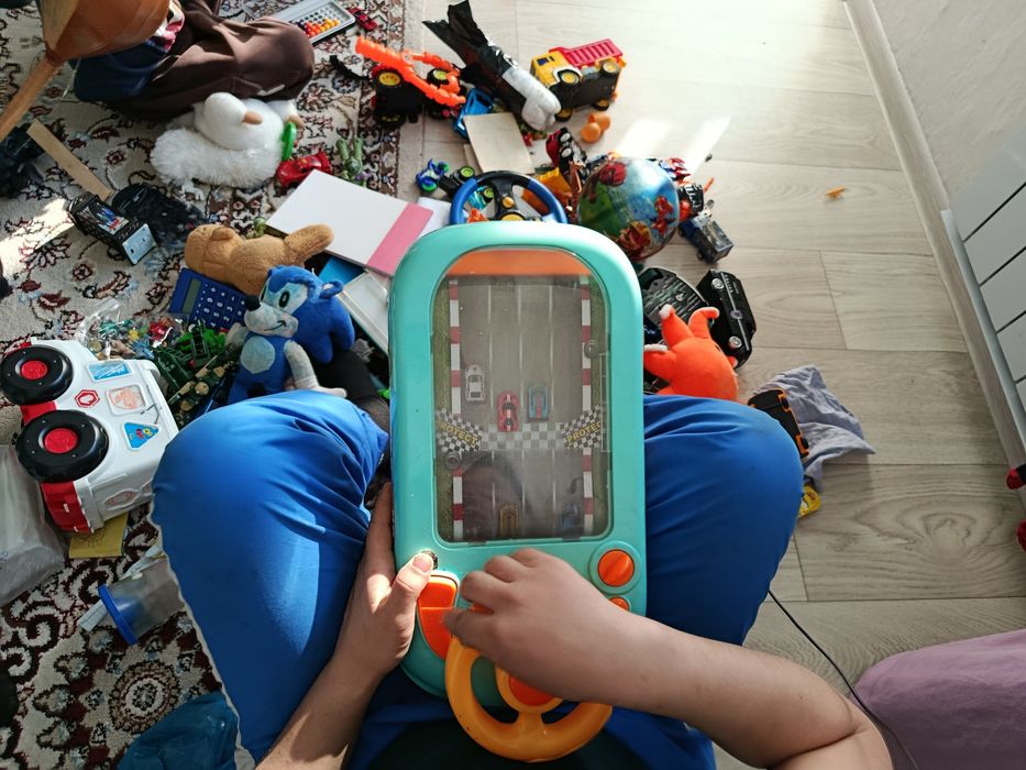 Продаю игрушку машину