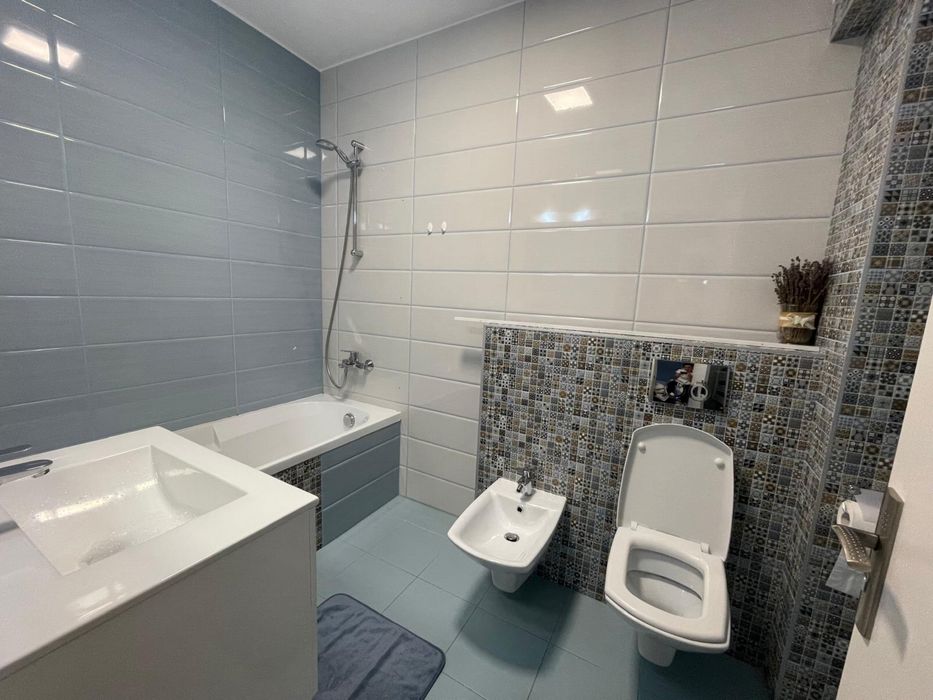 Apartament cu 3 camere de inchiriat