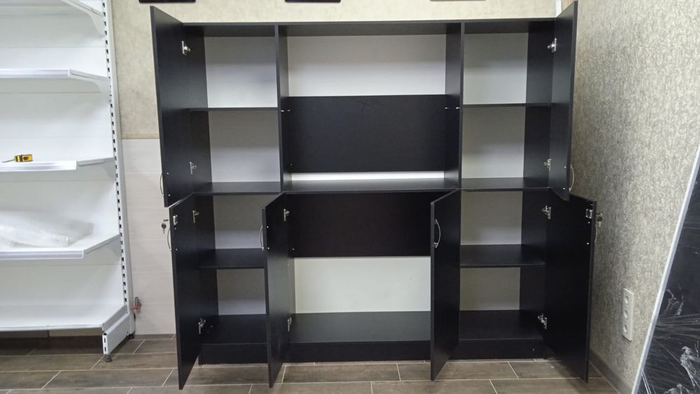 Шкаф и витрины железные