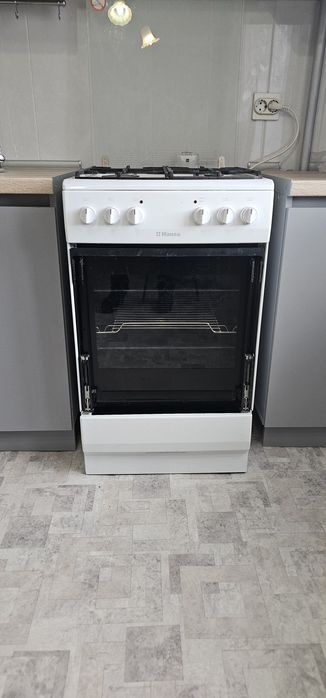 Продам газовую плиту