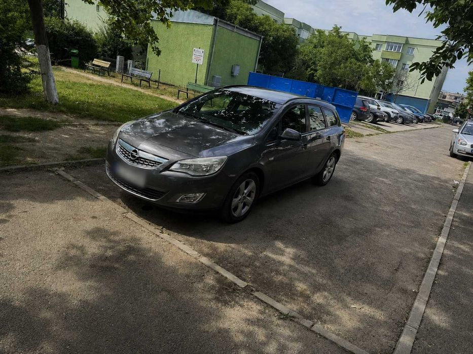 Vand Opel Astra J an fabricatie 2011, diesel, motor 1.7 CDTI, 115 CP