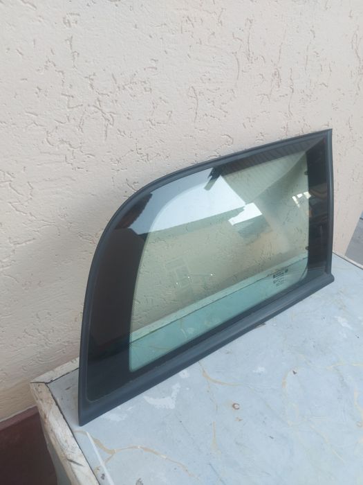 Опель Астра Джи заднее глухое стекло