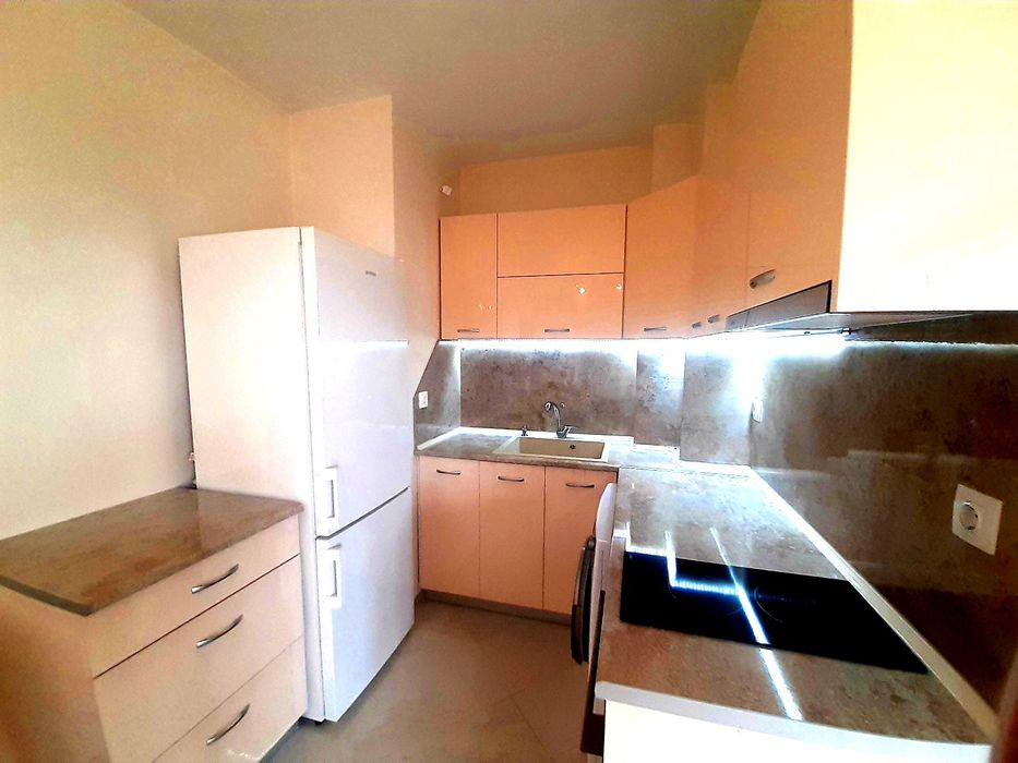 Продава се Тристаен апартамент в Пловдив, Остромила - 122 кв.м за 1394 €/кв.м - Снимка #19