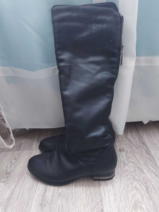 продам зимние женские сапоги