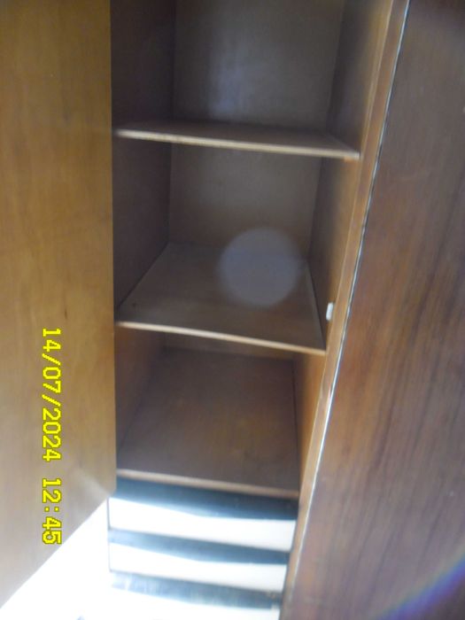 Продам срочно деревянный шкаф б/у дешево.