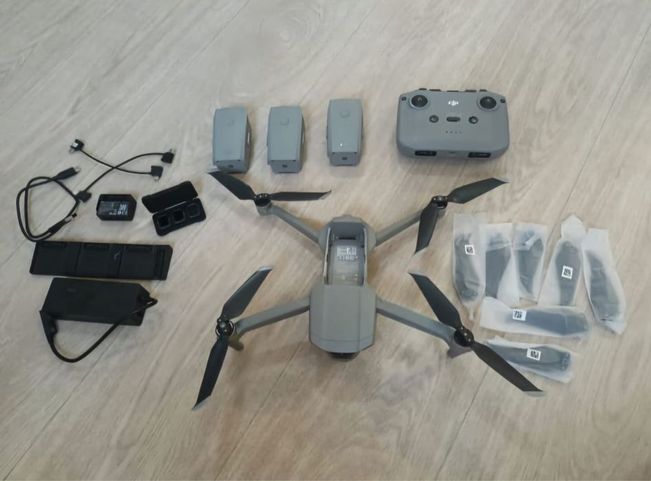 Дрон DJI Mavic Air 2 Fly More Combo серый