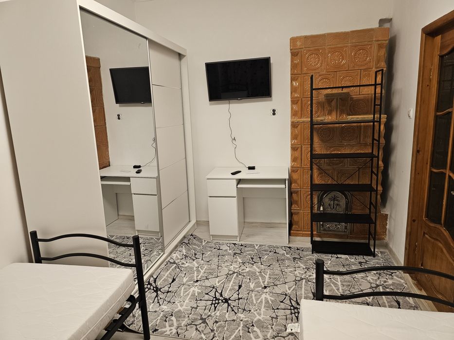 Inchiriez casa Sararie