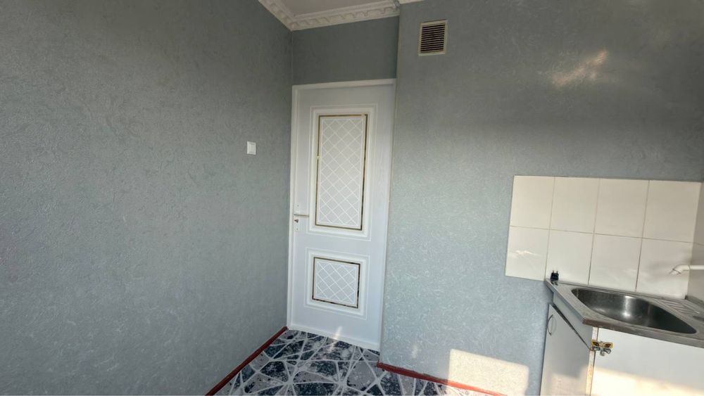 zudlik bilan fargona shaxar frunze masifda 2xonali kv sotiladi