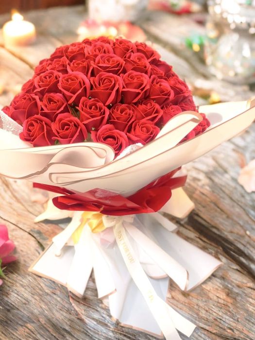 Buchete trandafiri sapun 8 martie